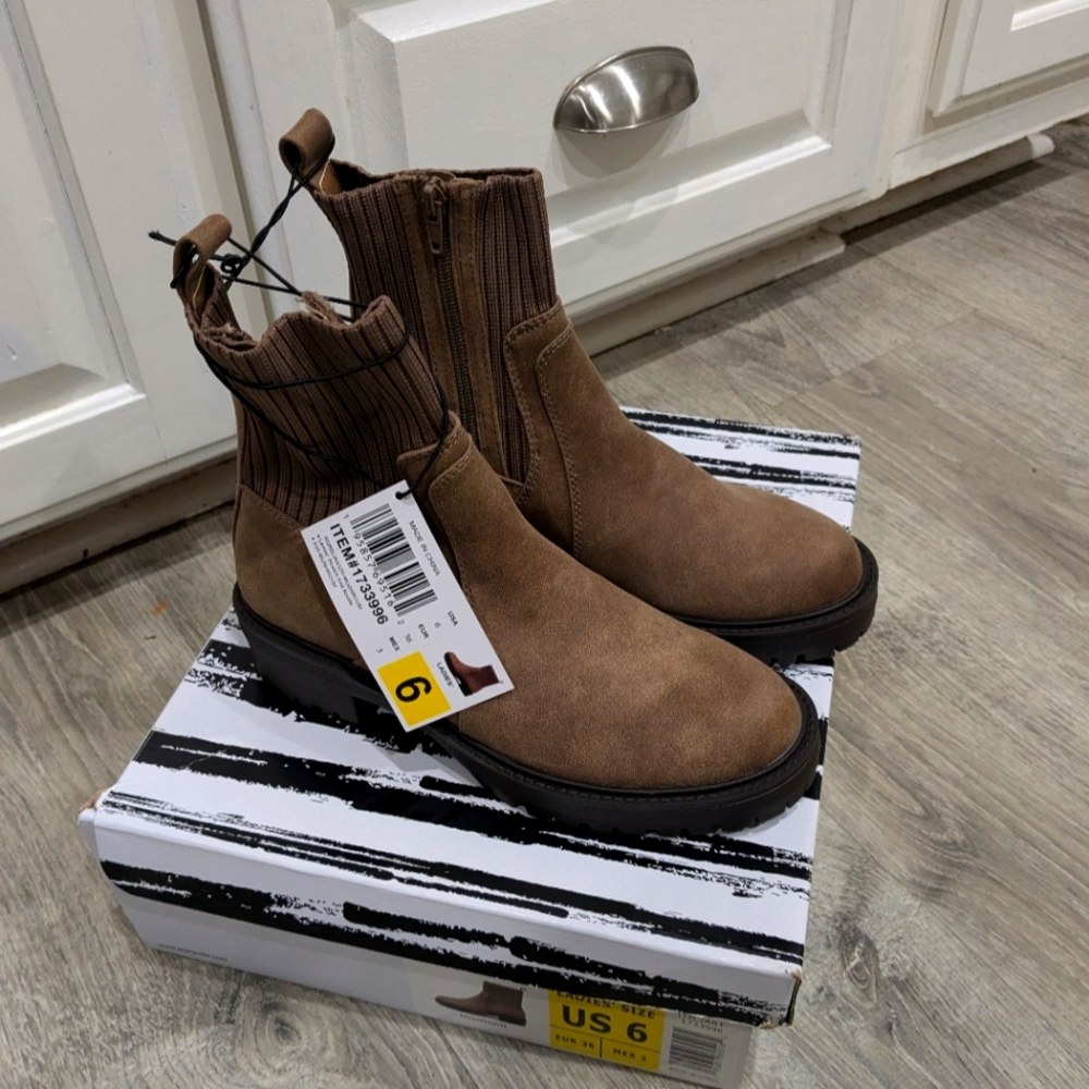 DV By Dolce Vita Women's Orelia Ankle Boots Mushroom (Brown) Size 6